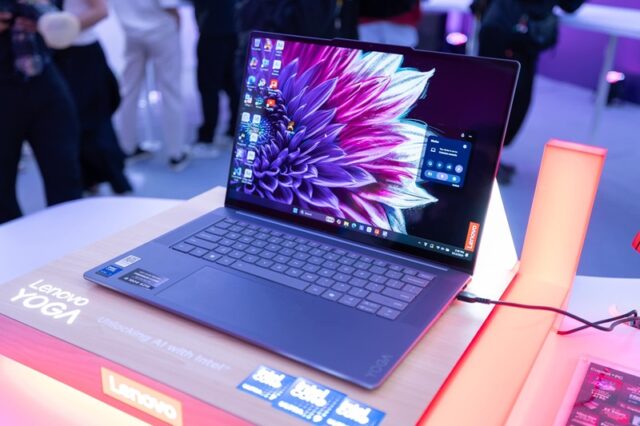 lenovo-ra-mat-dai-laptop-ai-yoga
